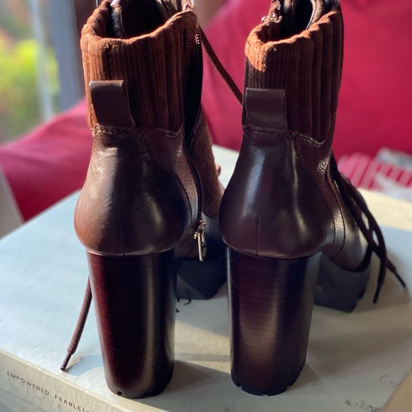 ANKLE BOOTS 🥾 NWOB - Picture 2 of 5
